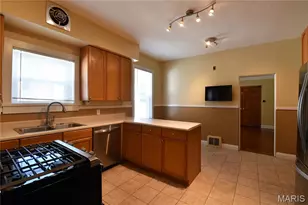 358 W Loretta Ave, Lemay, MO 63125 - Photo 15