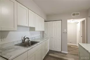 4770 Kings Dr, Saint Louis, MO 63116 - Photo 9