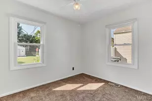 10724 St Matthew Ln, Saint Ann, MO 63074 - Photo 9
