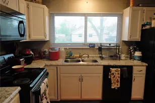 2240 Windsor Dr, Saint Louis, MO 63033 - Photo 5
