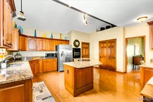 2561 Christopher Oaks Ct, Oakville, MO 63129 - Photo 13