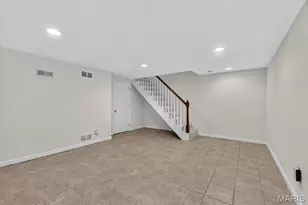 410 S Geyer Rd, Kirkwood, MO 63122 - Photo 17