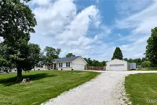 205 Hickory Farms Dr, Hawk Point, MO 63349 - Photo 3