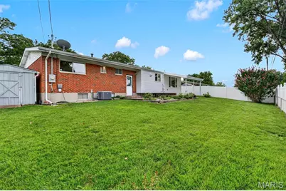 723 Woodward Drive, Saint Louis, MO 63125 - Photo 11