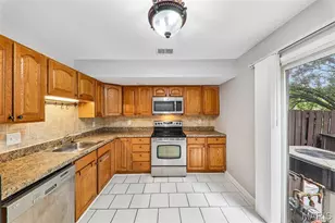 1031 Tavistock Cir, Saint Louis, MO 63129 - Photo 9