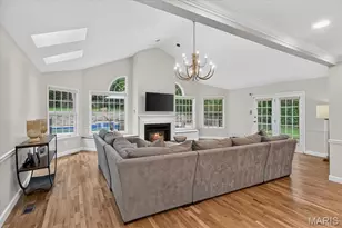 28 Berkshire Dr, Saint Louis, MO 63117 - Photo 9