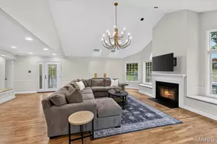 28 Berkshire Dr, Saint Louis, MO 63117 - Photo 11