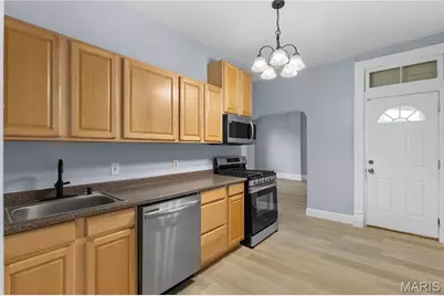 811 Regina Avenue, Saint Louis, MO 63125 - Photo 3