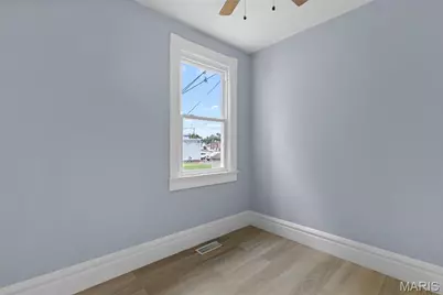 811 Regina Avenue, Saint Louis, MO 63125 - Photo 11