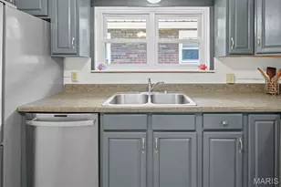 6109 Newport Ave, Saint Louis, MO 63116 - Photo 13