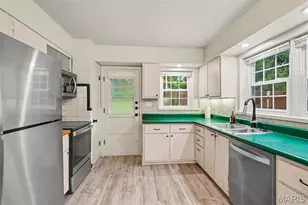 90 Greendale Dr, Saint Louis, MO 63121 - Photo 5