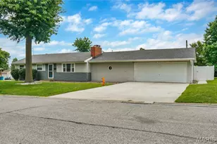 4 Hazelwood Ln, Hazelwood, MO 63042 - Photo 3
