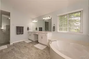 733 Castle Ridge Dr, Ballwin, MO 63021 - Photo 37