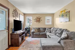 9007 Osage Ln, Saint Louis, MO 63114 - Photo 7
