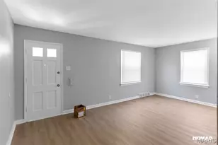 8246 Montreal Dr, University City, MO 63132 - Photo 7