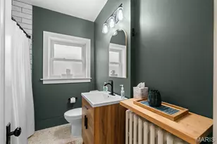 8777 Bridgeport Ave, Brentwood, MO 63144 - Photo 17