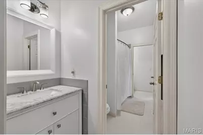 1059 Greystone Manor Parkway, Chesterfield, MO 63005 - Photo 35