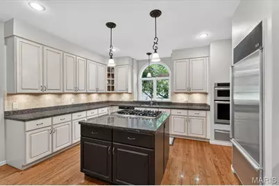 1059 Greystone Manor Parkway, Chesterfield, MO 63005 - Photo 19