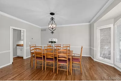 1059 Greystone Manor Parkway, Chesterfield, MO 63005 - Photo 5