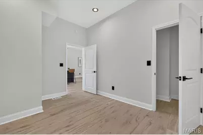 5588 Bartmer Avenue, Saint Louis, MO 63112 - Photo 13