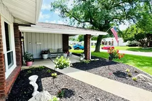 741 Lamplight Ln, Hazelwood, MO 63042 - Photo 3