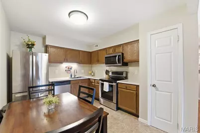 12401 Somerset Place Drive #E, Saint Louis, MO 63128 - Photo 7