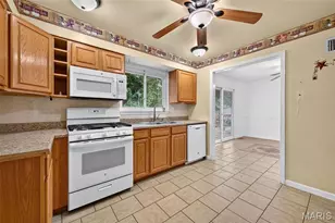 3843 Tesson Ct, Saint Louis, MO 63123 - Photo 9