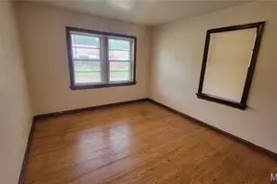 1810 Eton Ln, Saint Louis, MO 63147 - Photo 9
