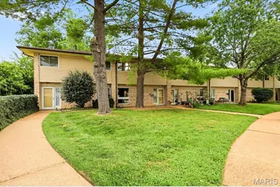 10053 Sakura Drive, Saint Louis, MO 63128 - Photo 1