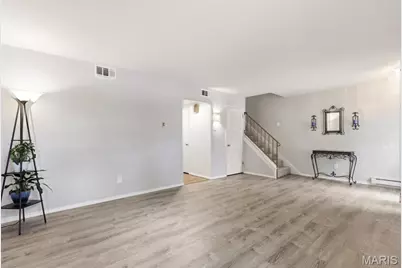 10053 Sakura Drive, Saint Louis, MO 63128 - Photo 5