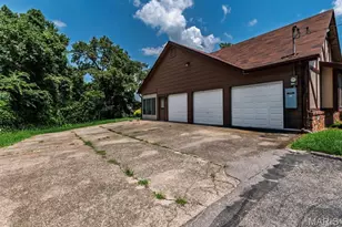 1191 Indian Bluff Ln, Saint Louis, MO 63138 - Photo 11