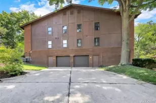 1902 Meadowtree Ln, Kirkwood, MO 63122 - Photo 31