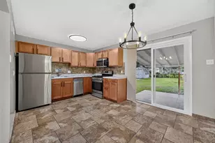 277 Dashwood Dr, Ferguson, MO 63135 - Photo 11