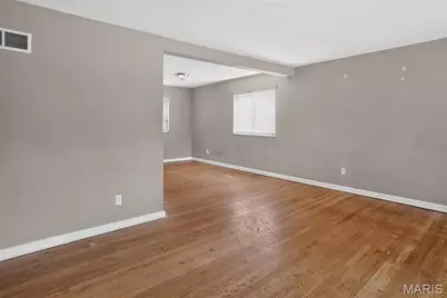 8643 Belcrest Lane, Saint John, MO 63114 - Photo 5
