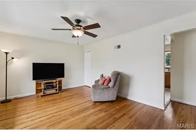 9516 Marbob Drive, Saint Louis, MO 63123 - Photo 5