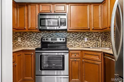 9137 North Swan Circle, Saint Louis, MO 63144 - Photo 7