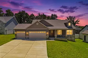 512 Hickory Knoll Dr, Troy, MO 63379 - Photo 1