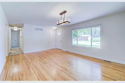 18 Twin Oaks Drive, Saint Charles, MO 63303 - Photo 9