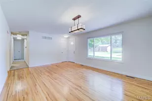 18 Twin Oaks Dr, Saint Charles, MO 63303 - Photo 9