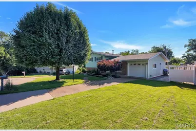 9968 Doerste Court, Saint Louis, MO 63123 - Photo 3
