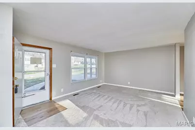 3204 Bristol Hall Drive, Bridgeton, MO 63044 - Photo 5