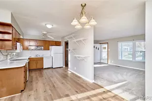 3204 Bristol Hall Dr, Bridgeton, MO 63044 - Photo 9
