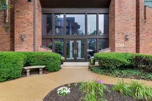 550 Coeur de Royale Dr, Creve Coeur, MO 63141 - Photo 7