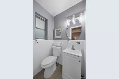 8605 Mayflower Court, University City, MO 63132 - Photo 17