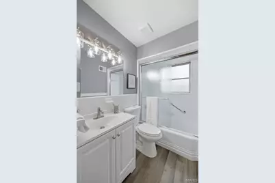 8605 Mayflower Court, University City, MO 63132 - Photo 13