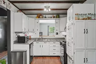 160 Humes Ln, Florissant, MO 63031 - Photo 9