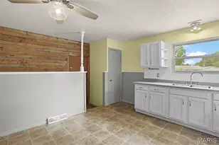 1865 Violet Dr, Florissant, MO 63031 - Photo 9