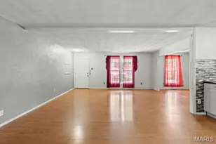 9823 Wilbes Dr, Saint Louis, MO 63123 - Photo 5