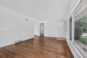7017 Foxcroft Dr, Saint Louis, MO 63123 - Photo 5