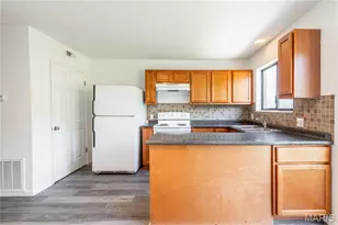 3017 Pembroke Ln, High Ridge, MO 63049 - Photo 9